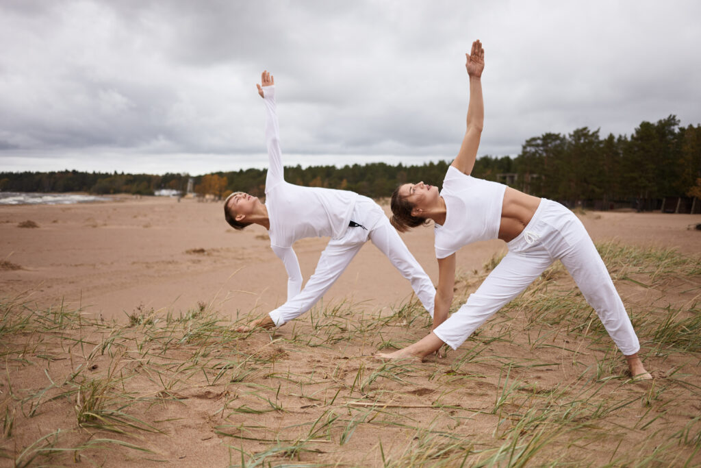 Hatha vs Vinyasa Yoga comparison showing different yoga styles